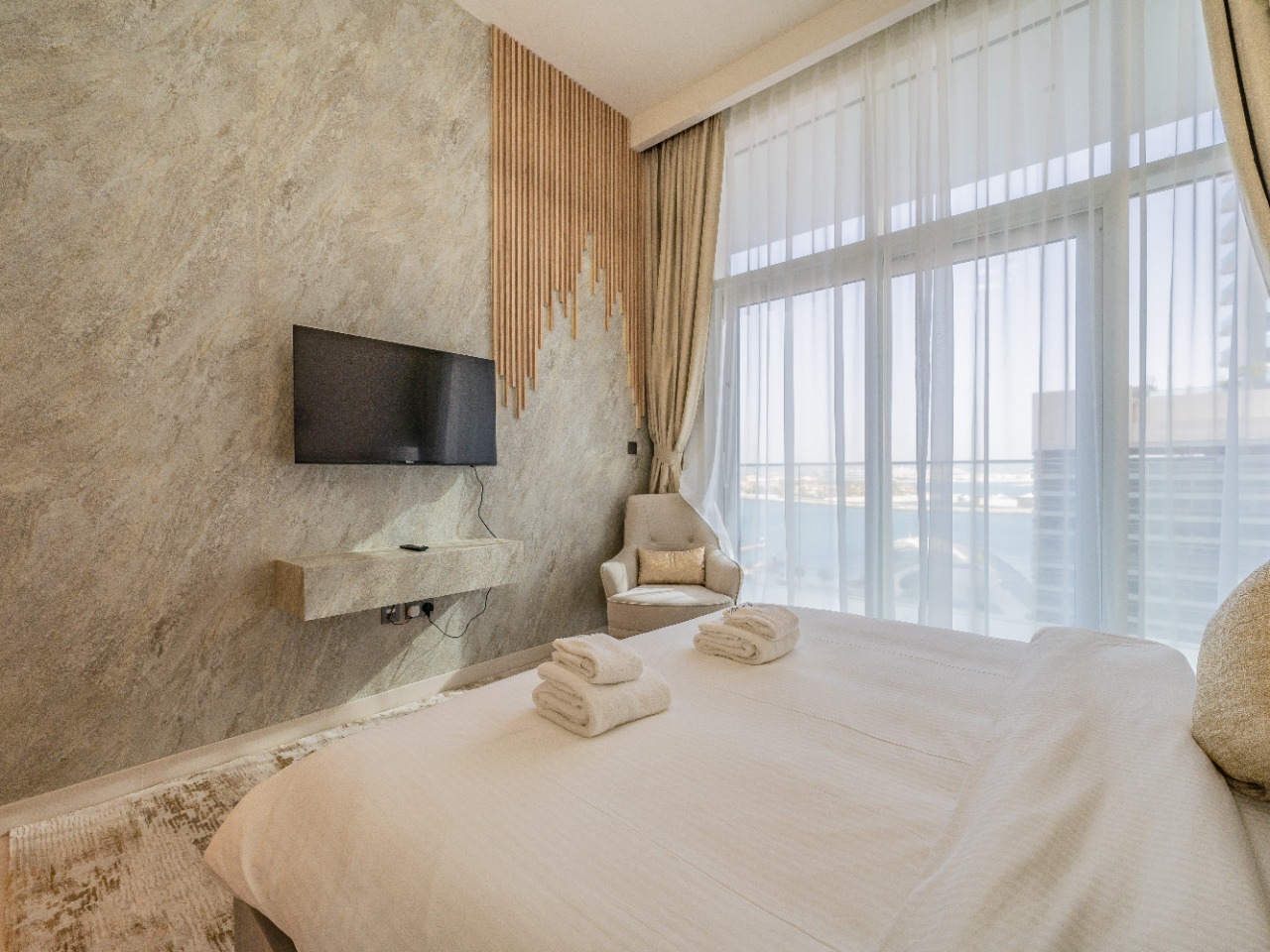 2 BR apartment for rent in BeachFront by EMAAR