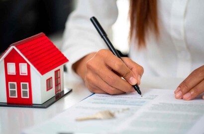 What benefits or advantages are offered when buying property in Dubai?